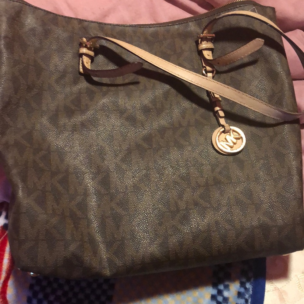 Cute bag and perfect condition.